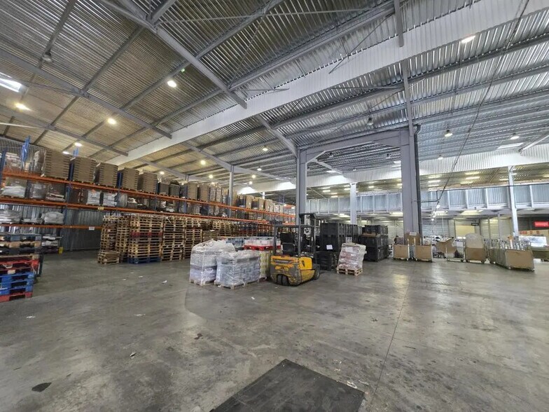 Industriel/Logistique dans La Crau à louer - Photo de l’immeuble – Image 2 sur 6