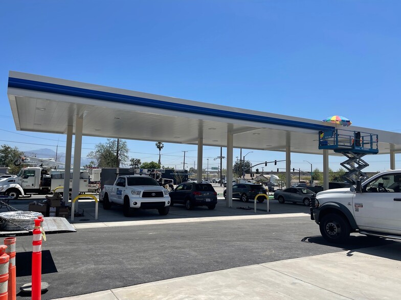 2122 W Highland Ave, San Bernardino, CA à louer - Photo de l’immeuble – Image 3 sur 6