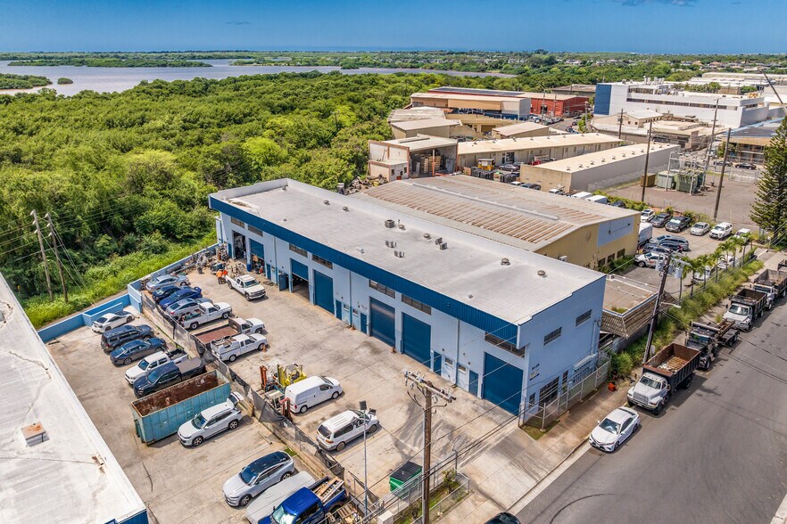94-283 Pupuole St, Waipahu, HI à vendre - Photo de l’immeuble – Image 2 sur 2
