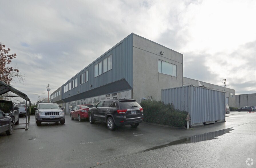 17910 55 Ave, Surrey, BC à louer - Photo de l’immeuble – Image 2 sur 9