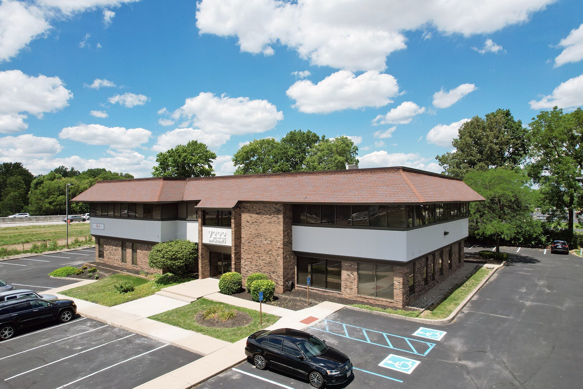 7222 N Shadeland Ave, Indianapolis, IN à louer Photo de l’immeuble– Image 1 sur 6