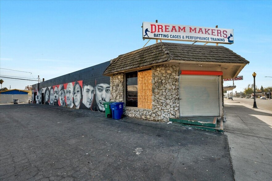 426 N Blackstone Ave, Fresno, CA à vendre - Photo de l’immeuble – Image 3 sur 12