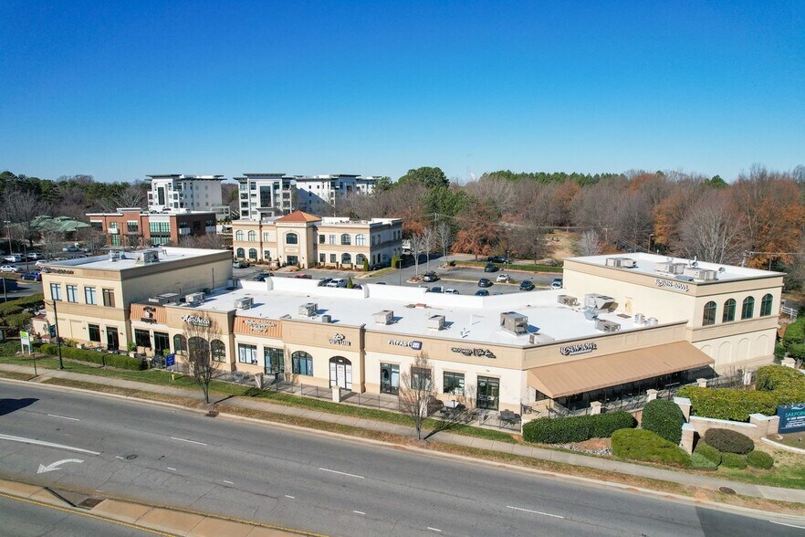 19905 W Catawba Ave, Cornelius, NC à louer - Photo de l’immeuble – Image 2 sur 7