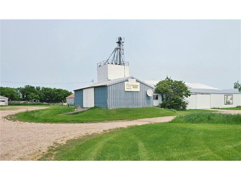 2401 Highway 12 E, Willmar, MN à vendre - Photo principale – Image 1 sur 11