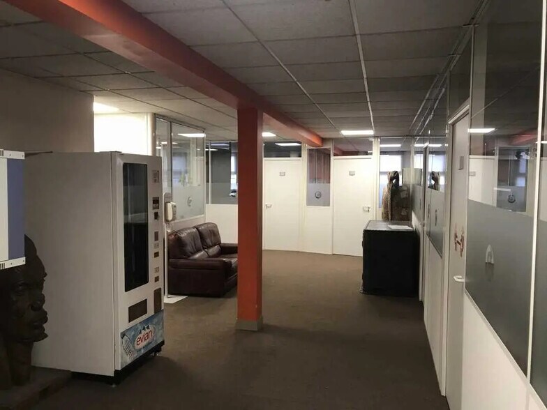 Bureau dans Bagnolet à louer - Photo de l’immeuble – Image 2 sur 11