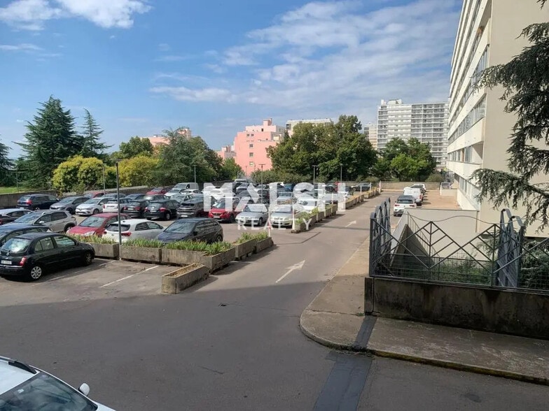 Bureau dans Rillieux-la-Pape à vendre - Photo de l’immeuble – Image 2 sur 19