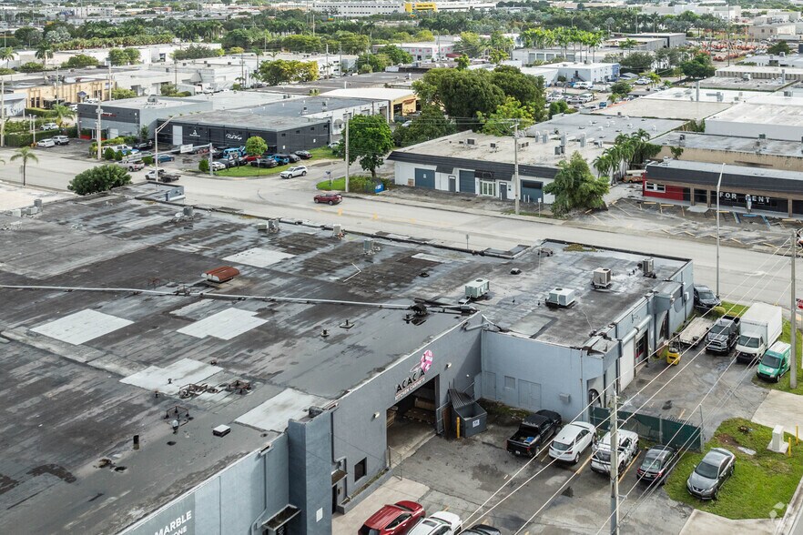 5400-5426 NW 79th Ave, Miami, FL à louer - Photo de l’immeuble – Image 3 sur 4