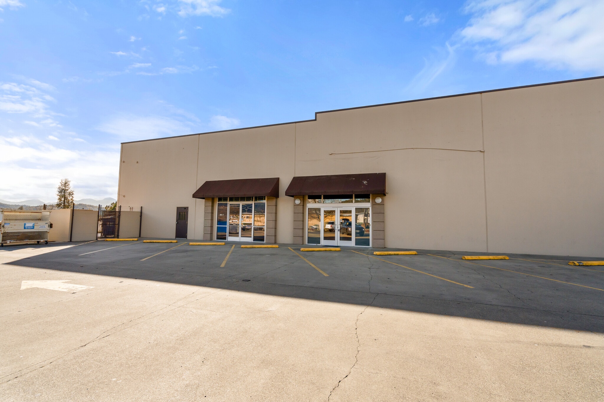 304-350 NE Agness Ave, Grants Pass, OR à louer Photo de l’immeuble– Image 1 sur 18