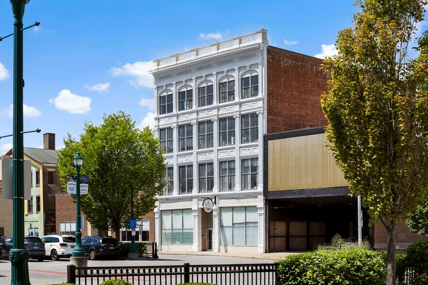 132 Broadway, Schenectady, NY à vendre - Photo de l’immeuble – Image 2 sur 60