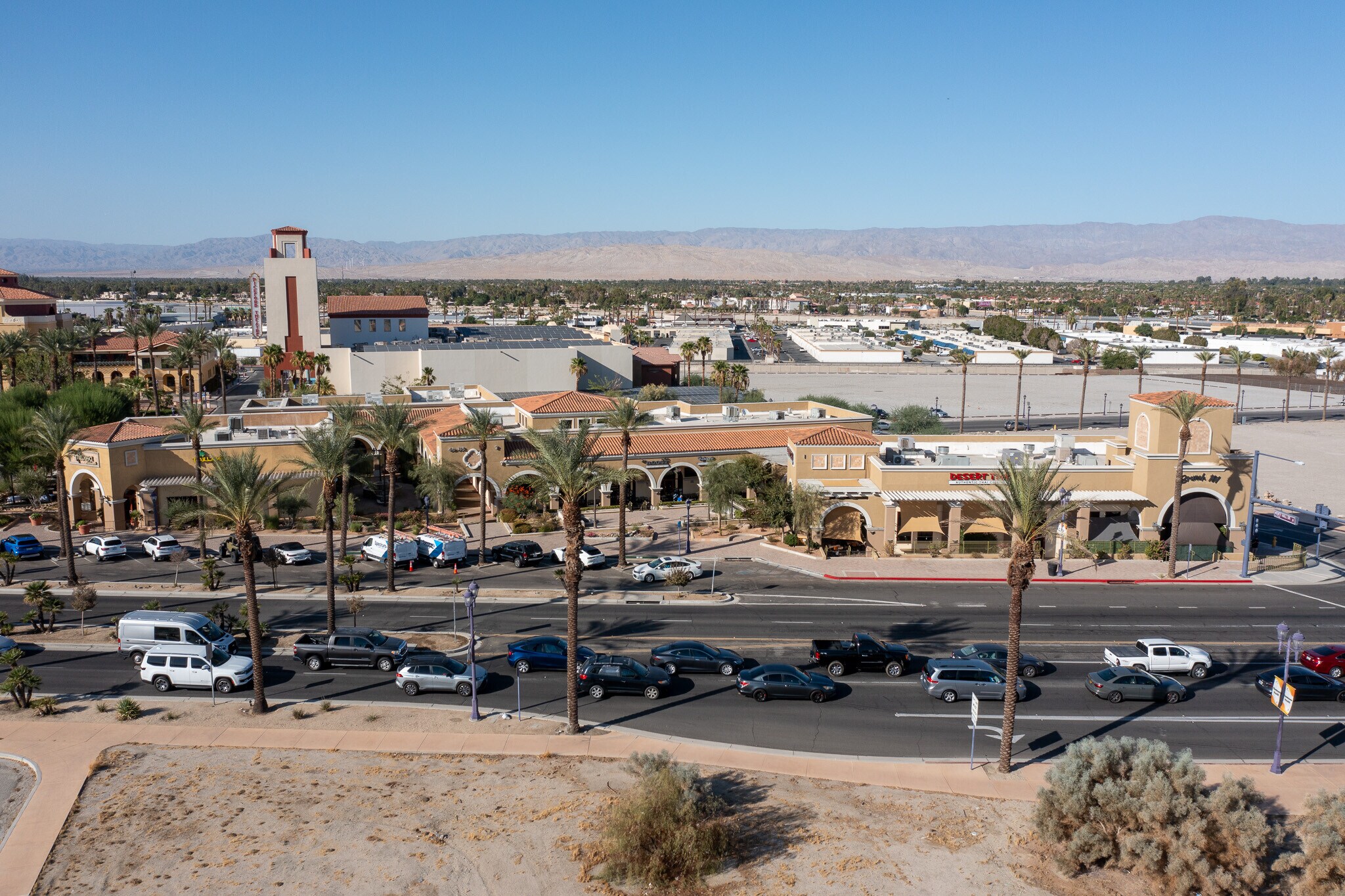 68718 E Palm Canyon Dr, Cathedral City, CA à louer Photo principale– Image 1 sur 21