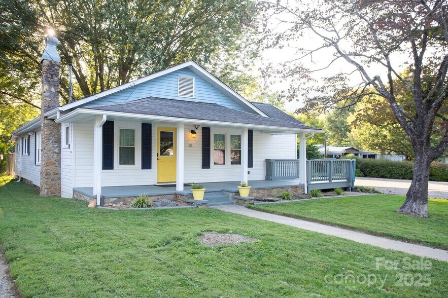 95 Elysinia Ave, Waynesville, NC à vendre - Photo de l’immeuble – Image 1 sur 14
