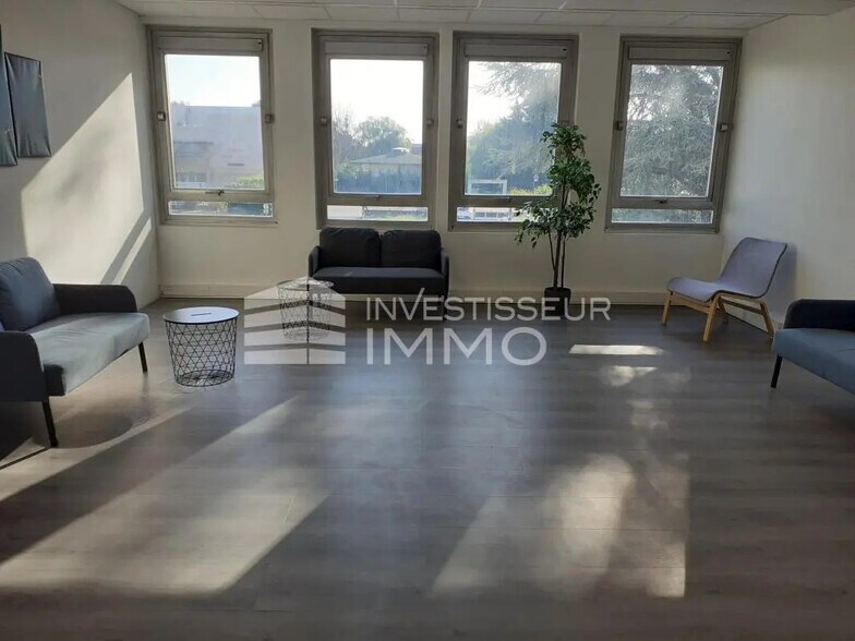 Bureau dans Ris-Orangis à louer - Photo de l’immeuble – Image 1 sur 8