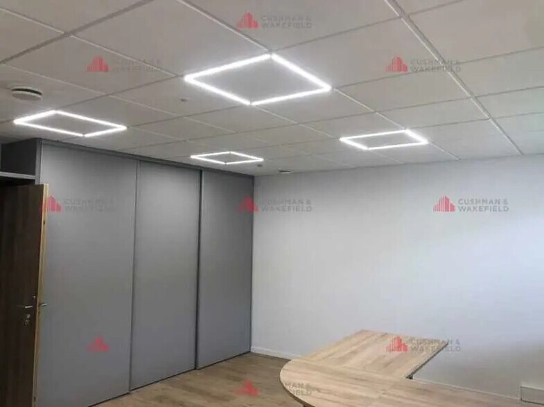 Bureau dans Besançon à louer - Photo de l’immeuble – Image 2 sur 4