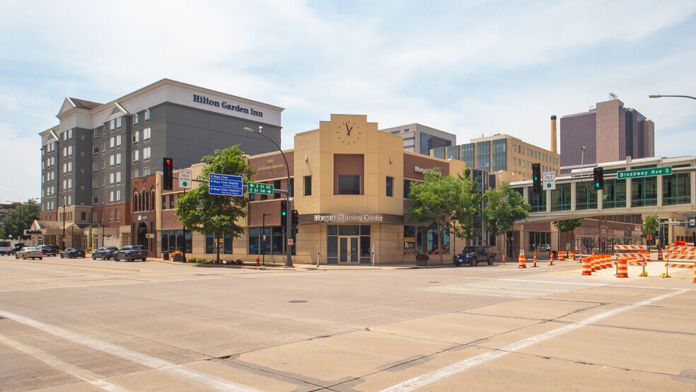 14 2nd St SW, Rochester, MN à louer - Photo de l’immeuble – Image 3 sur 23