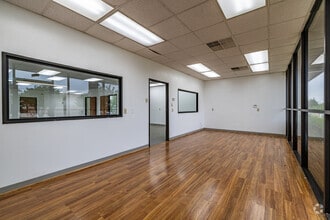 325 Gold St, Garland, TX à louer Hall d’entrée– Image 1 sur 4