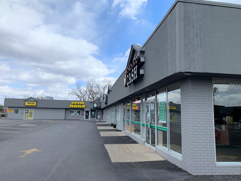2303 E Washington St, Bloomington, IL à louer - Photo de l’immeuble – Image 1 sur 1