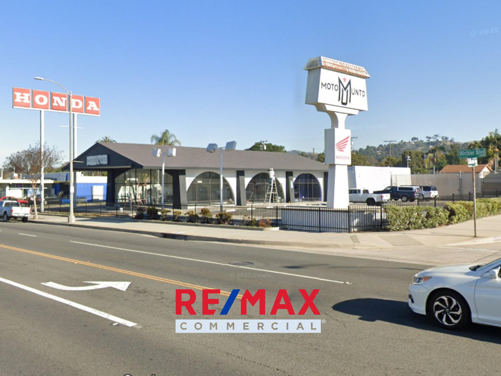 14043 Whittier Blvd, Whittier, CA à louer Photo de l’immeuble– Image 1 sur 10