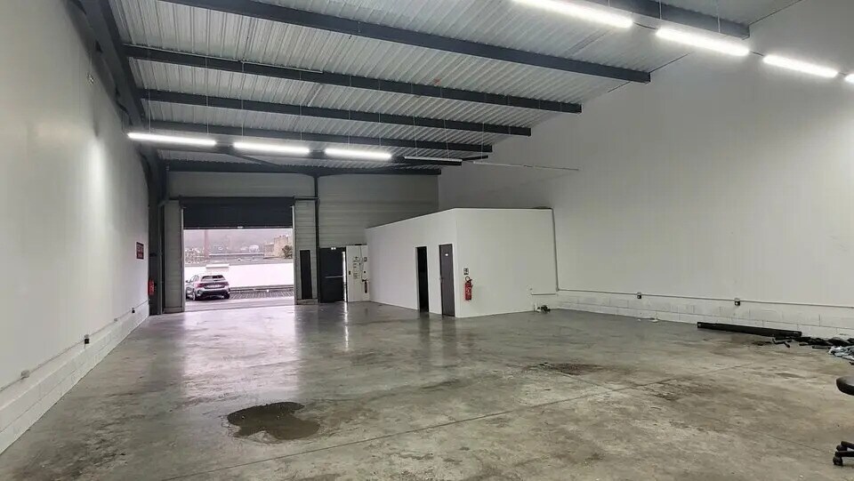 Local d’activités dans BAPEAUME-LES-ROUEN à louer - Photo de l’immeuble – Image 3 sur 11