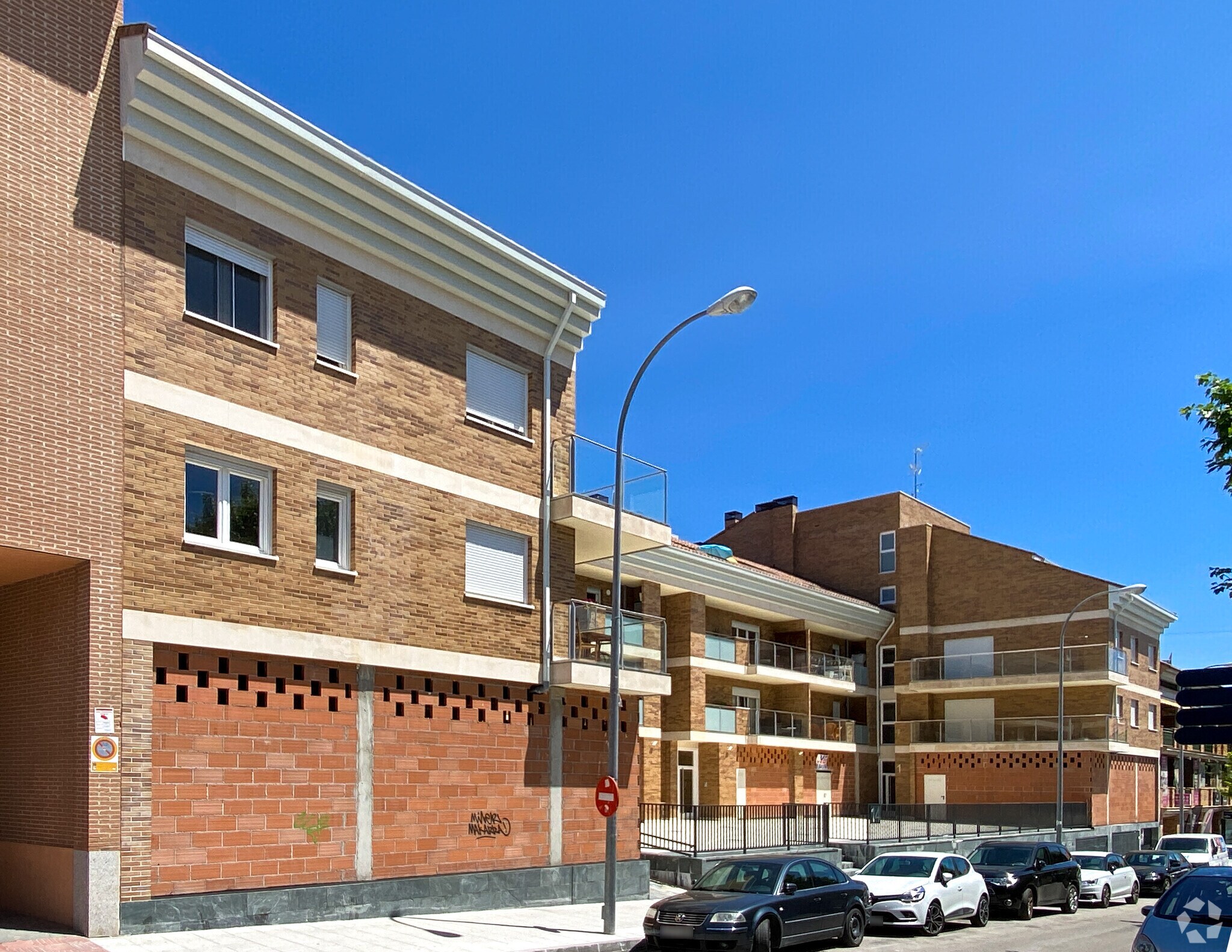 Calle Julián Berrendero, 14, San Agustín del Guadalix, Madrid à louer Photo de l’immeuble– Image 1 sur 4