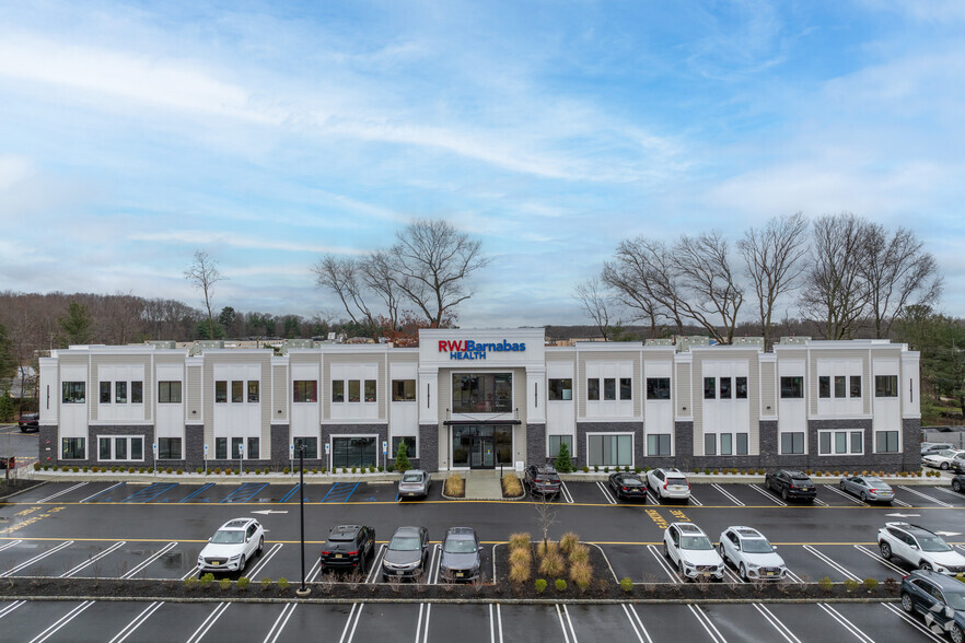 45 County Road 520, Marlboro, NJ à louer - Photo de l’immeuble – Image 3 sur 5