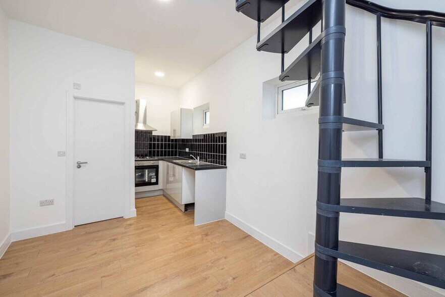 Graham Rd, Harrow à louer - Photo de l’immeuble – Image 3 sur 8