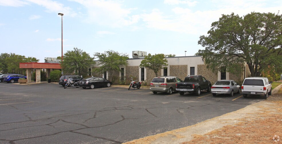 2215 Kramer Ln, Austin, TX à louer - Photo de l’immeuble – Image 2 sur 3