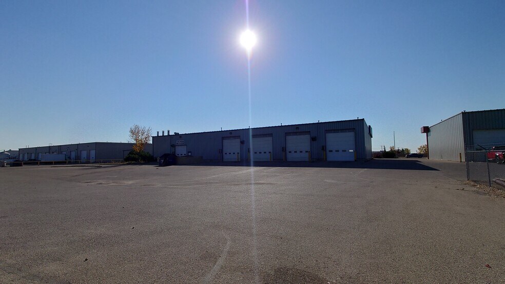 6670 71 St, Red Deer, AB à vendre - Photo de l’immeuble – Image 2 sur 19