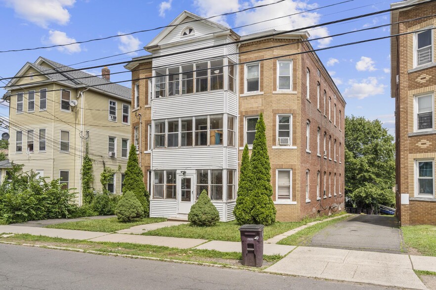259 Grove St, New Britain, CT à vendre - Photo de l’immeuble – Image 3 sur 20