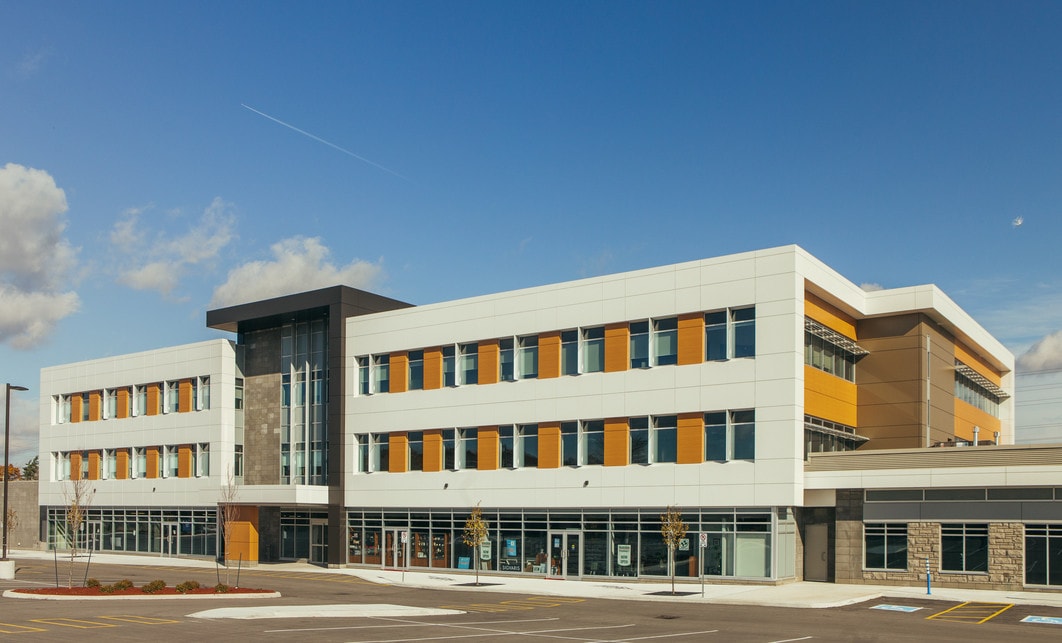 370 Bayview Dr, Barrie, ON à louer Photo principale– Image 1 sur 5