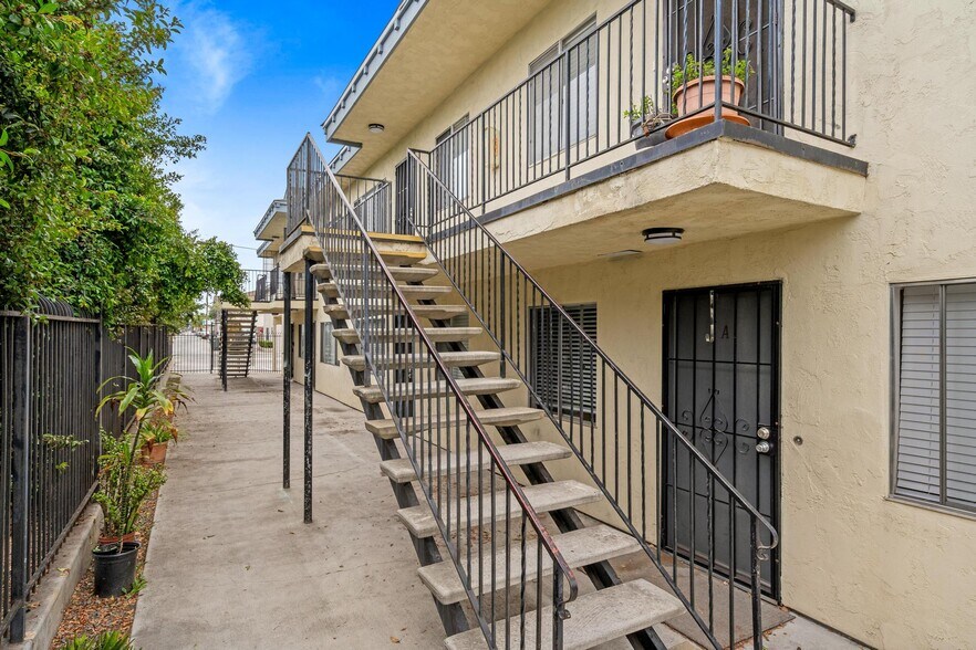 1041 Calla Ave, Imperial Beach, CA à vendre - Photo de l’immeuble – Image 1 sur 21