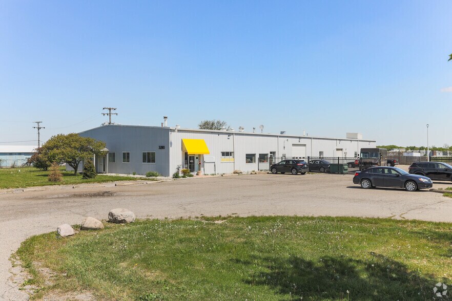 3240 W Grand River Ave, Howell, MI à vendre - Photo principale – Image 1 sur 4