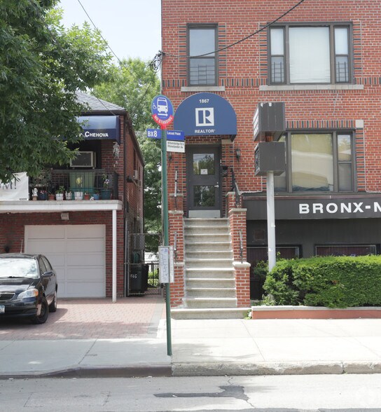 1955 Williamsbridge Rd, Bronx, NY à louer - Photo de l’immeuble – Image 3 sur 7