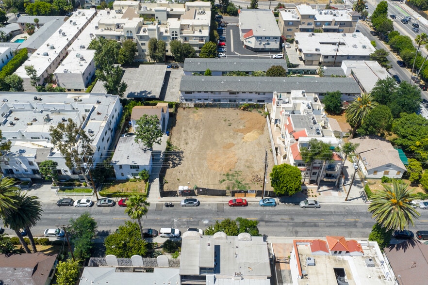 11031 Aqua Vista St, Studio City, CA à vendre - Photo de l’immeuble – Image 3 sur 7