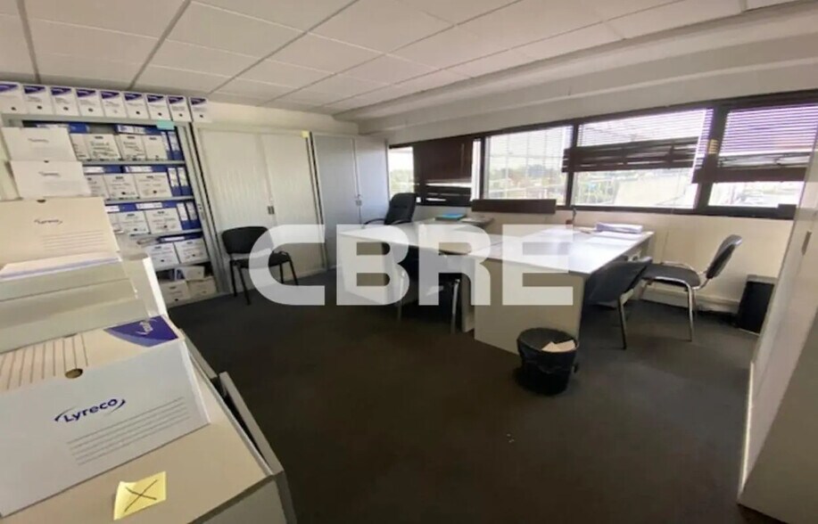 Bureau dans Villeneuve-Loubet à louer - Photo de l’immeuble – Image 1 sur 24