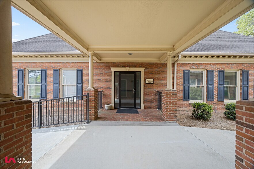 1776 Old Spring House Ln, Dunwoody, GA à louer - Photo de l’immeuble – Image 2 sur 52