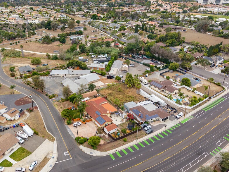1221 Ridge Rd, Vista, CA à vendre - Photo de l’immeuble – Image 3 sur 17