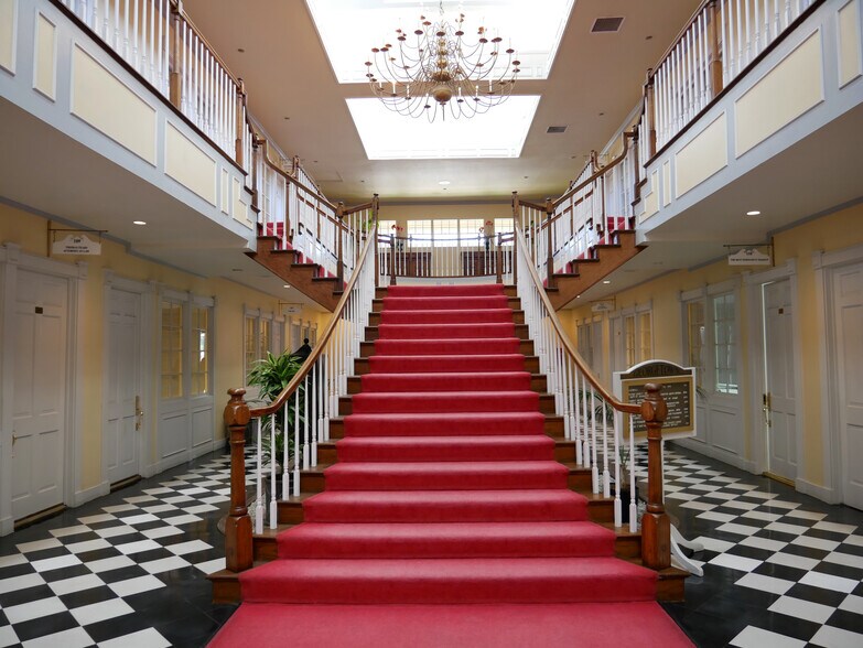 250 N Golden Circle Dr, Santa Ana, CA à louer - Photo intérieure – Image 3 sur 13