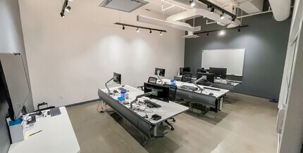 405 Av Ogilvy, Montréal, QC à louer Photo intérieure– Image 2 sur 7