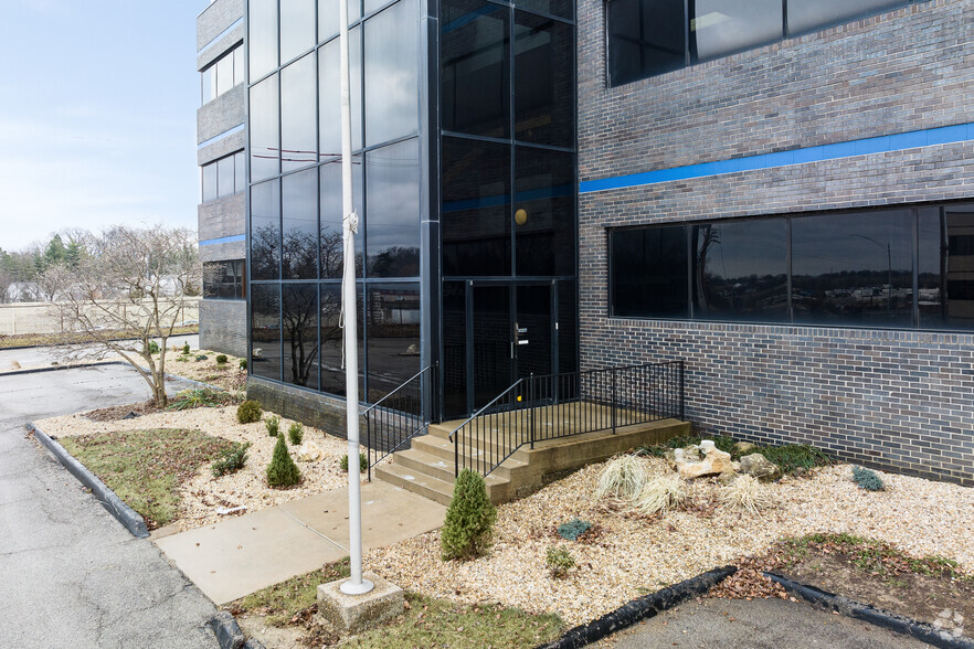 11124 S Towne Sq, Saint Louis, MO à louer - Photo de l’immeuble – Image 3 sur 4