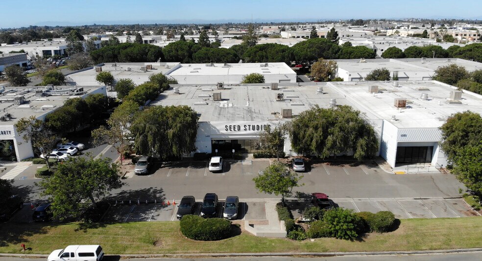 1200 Stellar Dr, Oxnard, CA à louer - Photo de l’immeuble – Image 2 sur 14