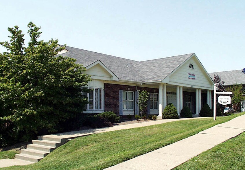 1821 Sherman Dr, Saint Charles, MO à vendre - Photo principale – Image 3 sur 14