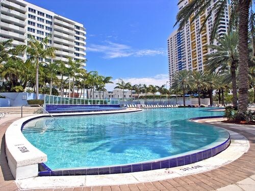 1500-1506 Bay Rd, Miami Beach, FL à louer - Photo de l’immeuble – Image 3 sur 30