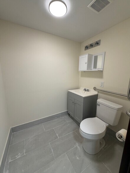 1525-1527 Bryant Ave, Bronx, NY à louer - Photo de l’immeuble – Image 3 sur 11