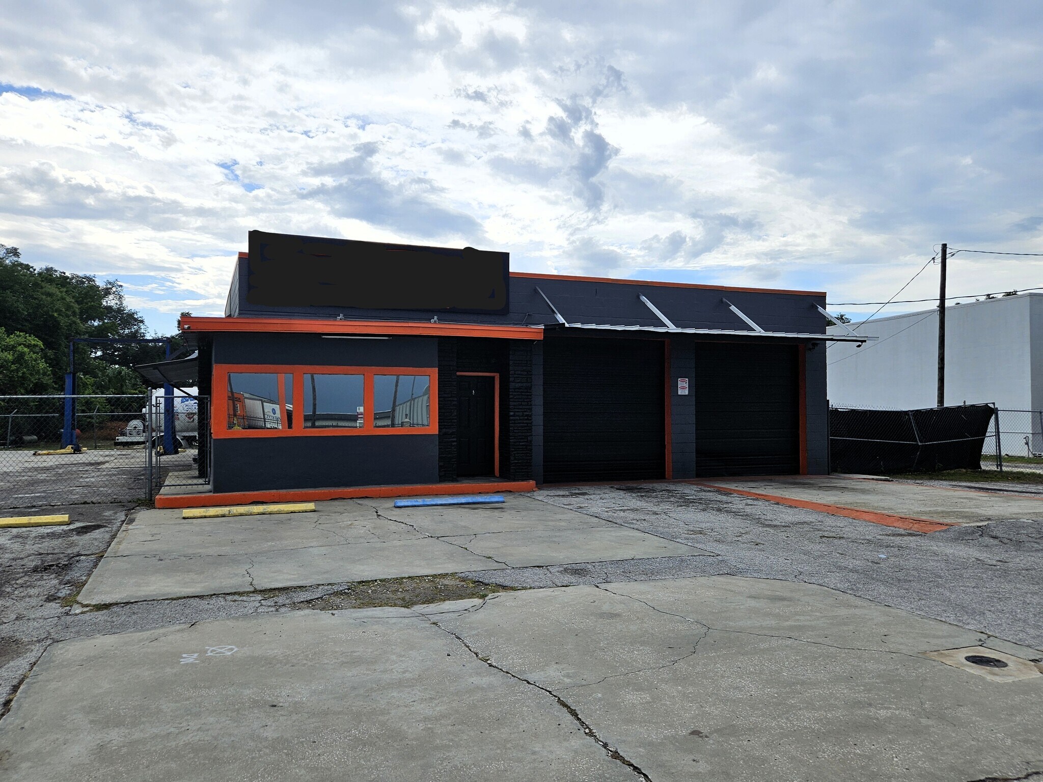 15217 US 301, Dade City, FL à louer Photo de l’immeuble– Image 1 sur 8