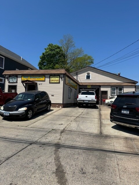 147 New Dorp Plz N, Staten Island, NY à vendre Photo principale– Image 1 sur 21