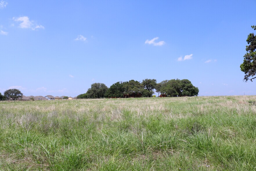134 Cascade Caverns Rd, Boerne, TX à vendre - Photo de l’immeuble – Image 2 sur 7