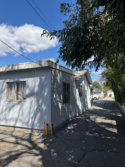 13846 Bessemer St, Van Nuys, CA à vendre - Photo de l’immeuble – Image 2 sur 6