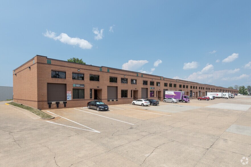 22900 Shaw Rd, Dulles, VA à louer - Photo de l’immeuble – Image 3 sur 10