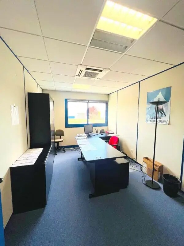 Plus de détails pour Local d'activités à louer