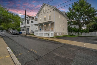 Plus de détails pour 13 Dean Ave, Newport, RI - Logement à vendre